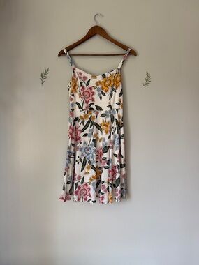 Old Navy Medium Floral Spaghetti-Strap Sundress in Cream with Flowers